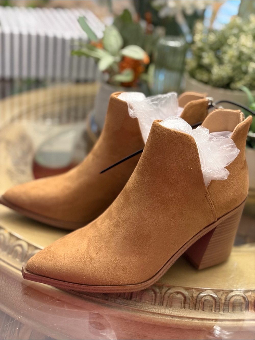 Source Unknown Tan Suede Pointed Toe Ankle Booties Brand New without tags
